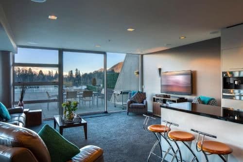 Luxury Three-Bedroom Apartment