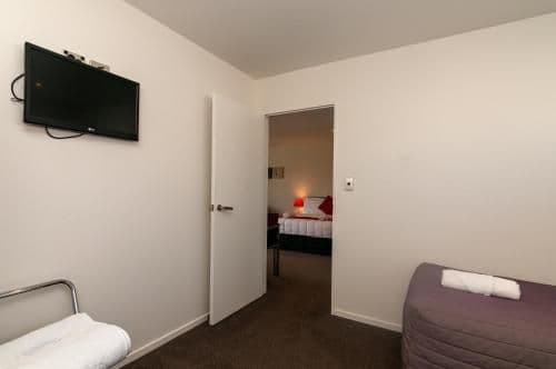 Two-Bedroom Apartment with Spa Bath