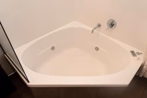 Two-Bedroom Apartment with Spa Bath