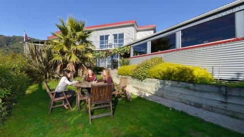 Tombstone Motel, Lodge & Backpackers0