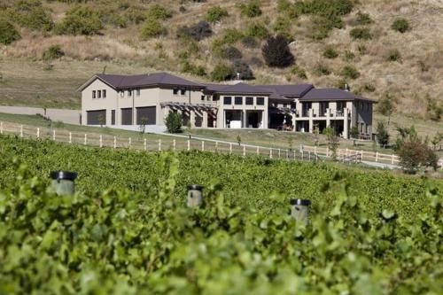 Gibbston House Boutique B&B0