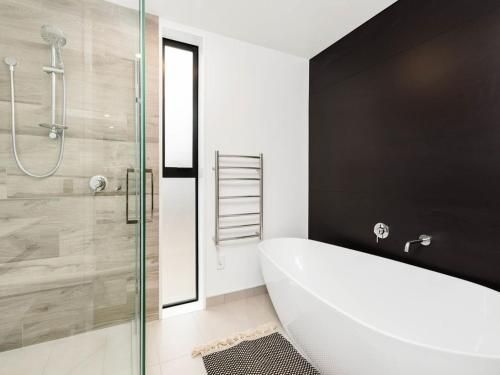 Noir North Retreat - Wanaka Holiday Home3