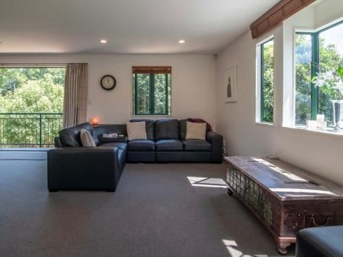 Jolie - Akaroa Holiday Home3