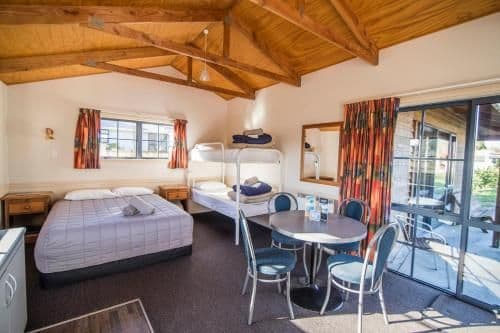 Family Cabin (Sleeps 6)