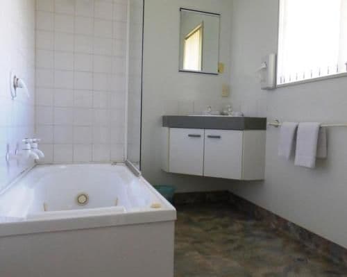 Studio with Spa Bath