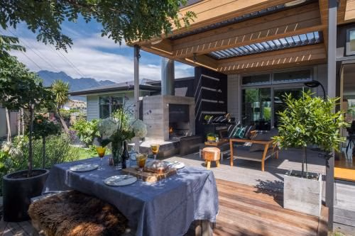 Tranquil Queenstown Escape0
