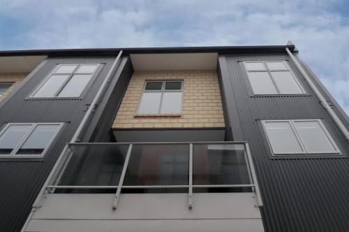 Central Hamilton Apartment on Vialou St2