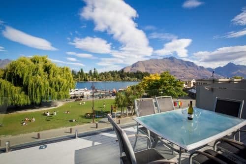 Apartment with Lake View