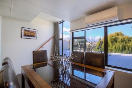 Apartment with Lake View