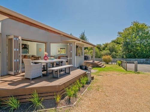 The Haven - Cooks Beach Holiday Home2