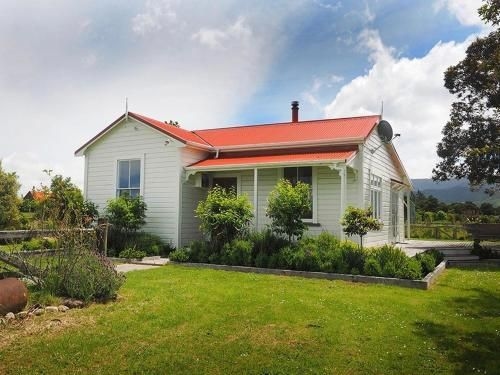 Monty's Cottage - Greytown Cottage2