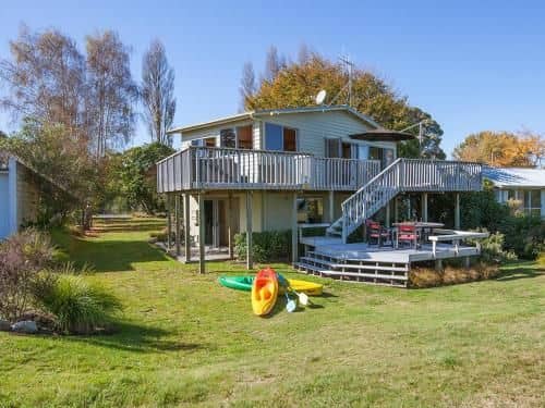 Absolute Waterfront with WiFi - Five Mile Bay Holiday Home Absolute Waterfront with WiFi - Five Mile Bay Holiday Home