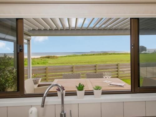 Beachside Beauty - Kuaotunu Holiday Home0