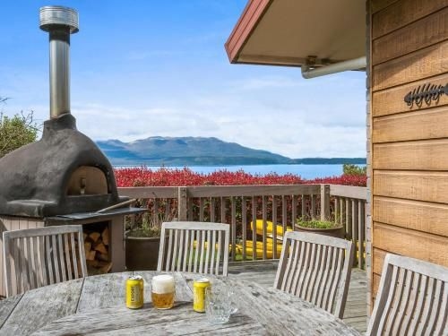 Lakeside Escape - Lake Tarawera Holiday Home0