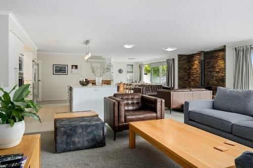 Maison de Maude - Lake Hawea Holiday Home0
