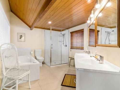 Lakefront Sublime - Lake Rotoiti Holiday Home4
