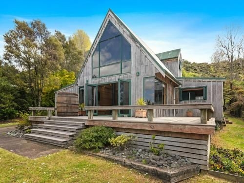 The Lakeview Chalet - Lake Tarawera Holiday Home0