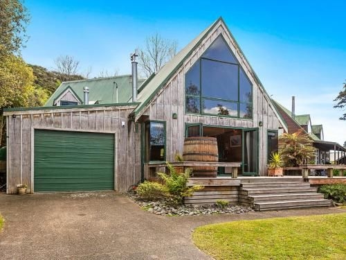 The Lakeview Chalet - Lake Tarawera Holiday Home2
