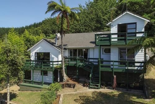 Freshwater Boat House - Lake Rotoiti Holiday Home3