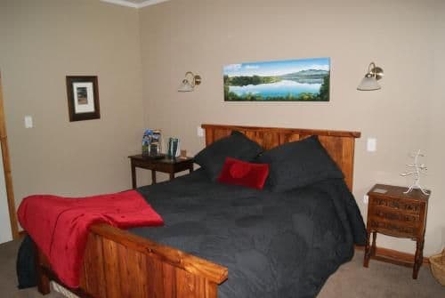 Queen Room with Private Bathroom