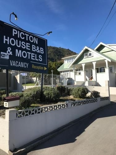 Picton House B&B and Motel0