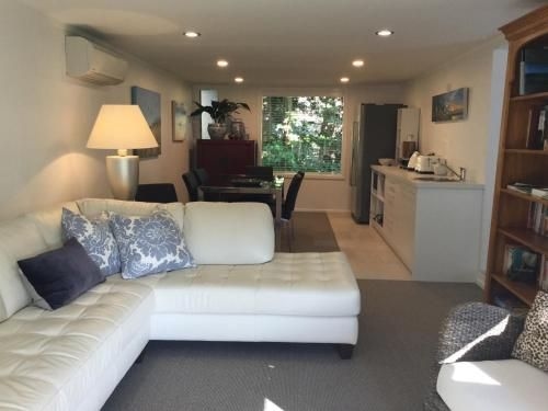 Sunny Glen Cottage0