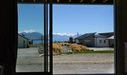 Apartment with Lake and Mountain View