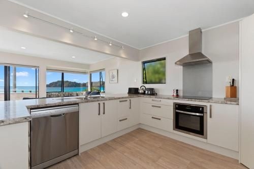 Spectacular Woolleys Bay - Matapouri Holiday Home4