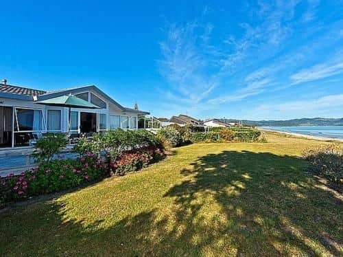 Matarangi Beachfront House - Matarangi Holiday Home Matarangi Beachfront House - Matarangi Holiday Home