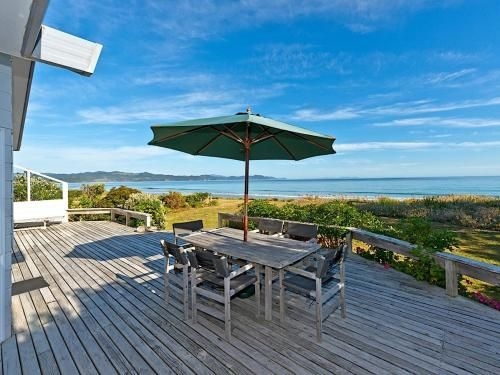 Matarangi Beachfront House - Matarangi Holiday Home4