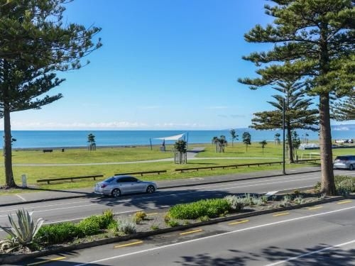 Magic on Marine Parade - Napier Holiday Home4