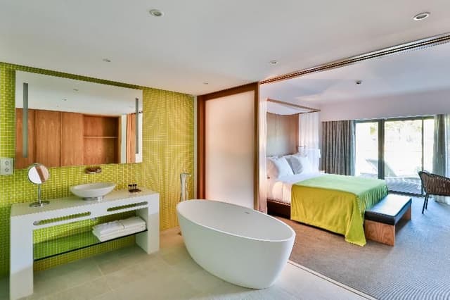 SUITE POOL VIEW