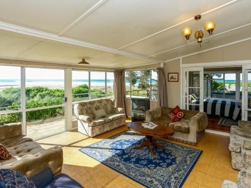 Waipuka - Ocean Beach Holiday Home2