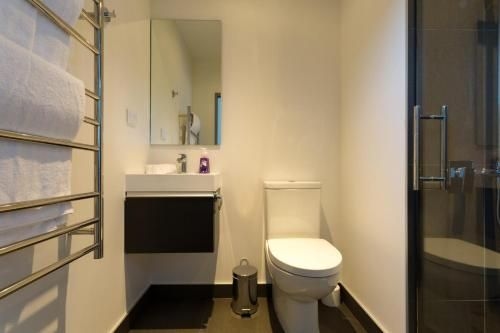 Penthouse on Hallenstein by Amazing Accom (Penthouse on Hallenstein by Touch of Spice)4
