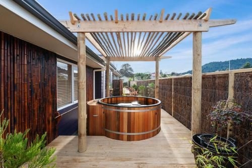 The Purple House - Ohakune Holiday Home with Spa Pool0