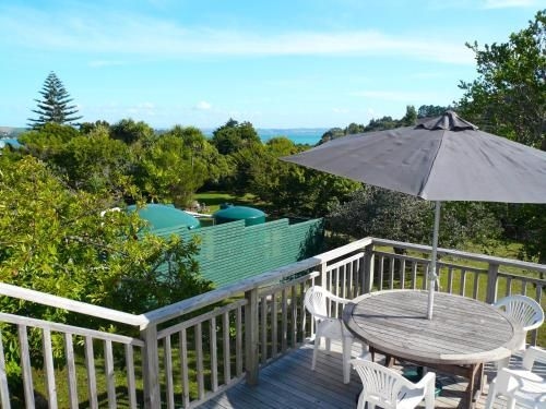 Ridge Cottage - Oneroa Holiday Home0