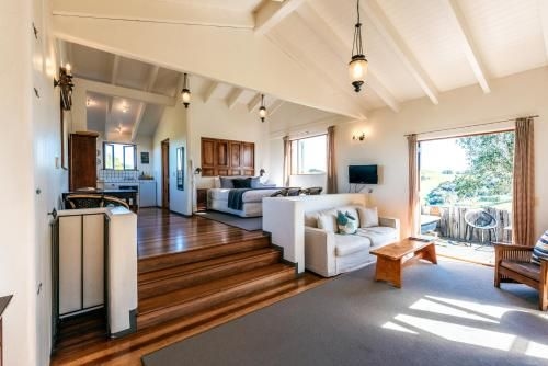The Loft at Cypress Ridge Estate0