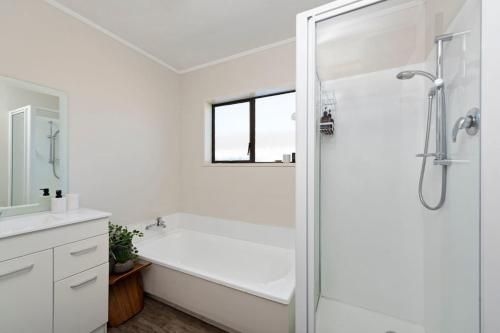 Coastal Cottage - Papamoa Holiday Home3