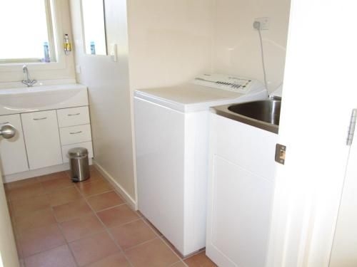Gladstone Cottage3
