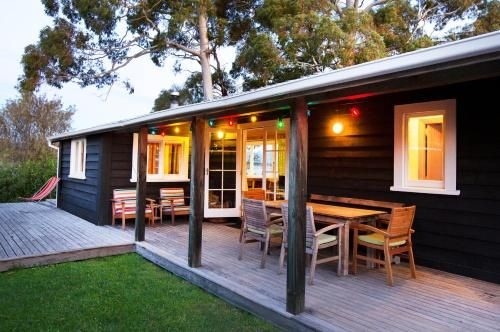 The Apple Pickers' Cottages at Matahua0