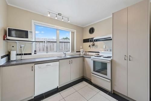 Family Friendly Beach House - Papamoa Holiday Home4