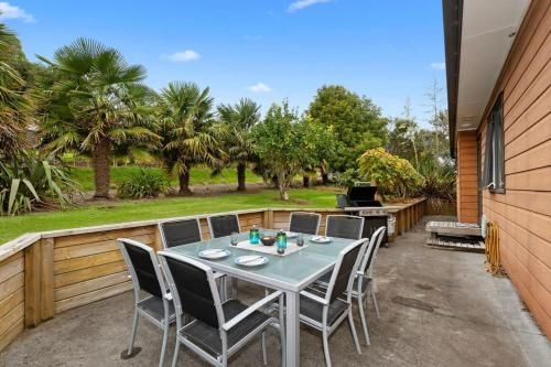 Parua Bay Views - Parua Bay Holiday Home3