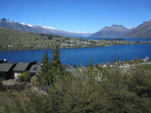 Fantail on Goldleaf - Queenstown Holiday Home0