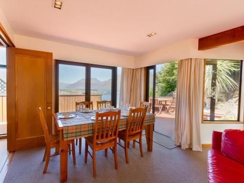 Fantail on Goldleaf - Queenstown Holiday Home3