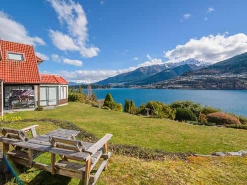 Lakefront Cottage - Queenstown Holiday Unit Lakefront Cottage - Queenstown Holiday Unit