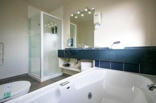 One Bedroom Unit with Spa Bath