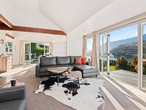 Wakatipu Views - Queenstown Holiday Home Wakatipu Views - Queenstown Holiday Home