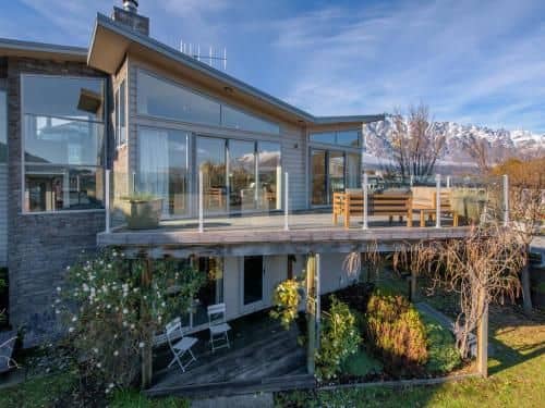 Lake Views on Yewlett - Queenstown Holiday Home Lake Views on Yewlett - Queenstown Holiday Home