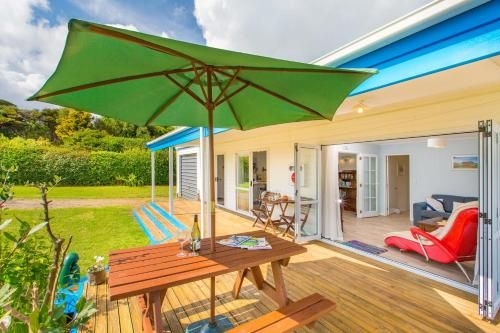Calypso Cottage with Wifi - Raglan Holiday Home0