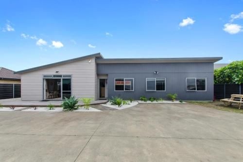 Beauty on Bream Bay - Ruakaka Holiday Home3